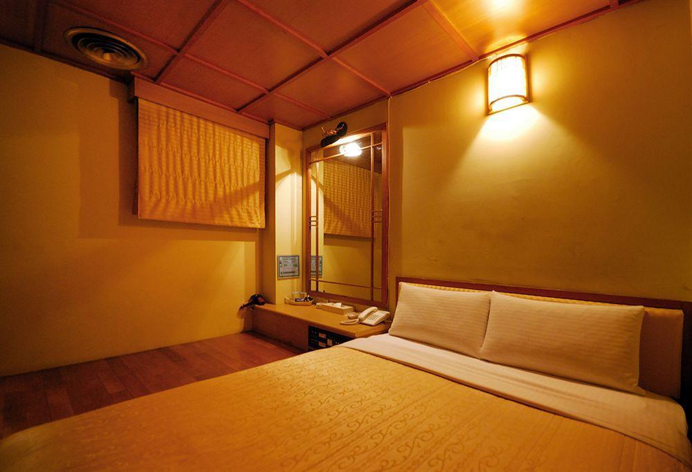 On Sight Inn Taichung Extérieur photo