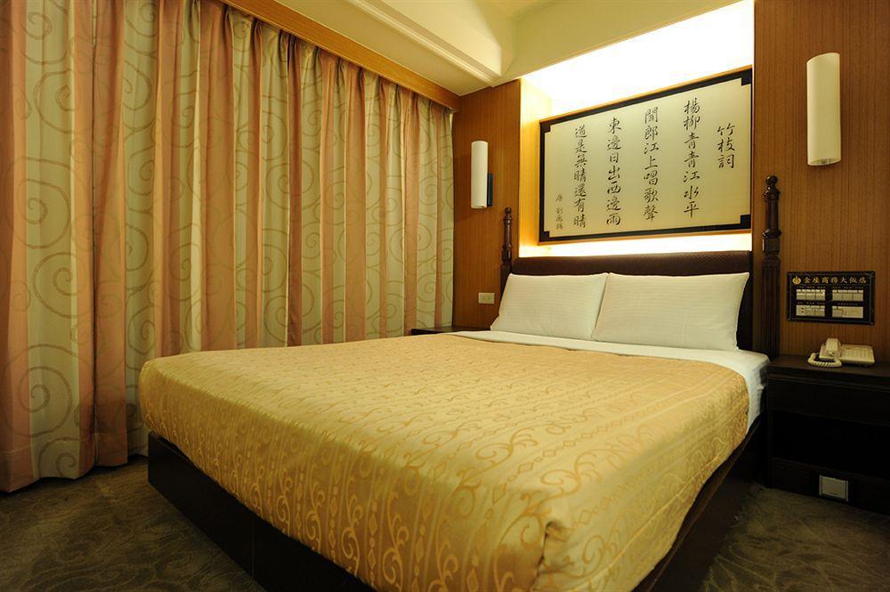 On Sight Inn Taichung Extérieur photo