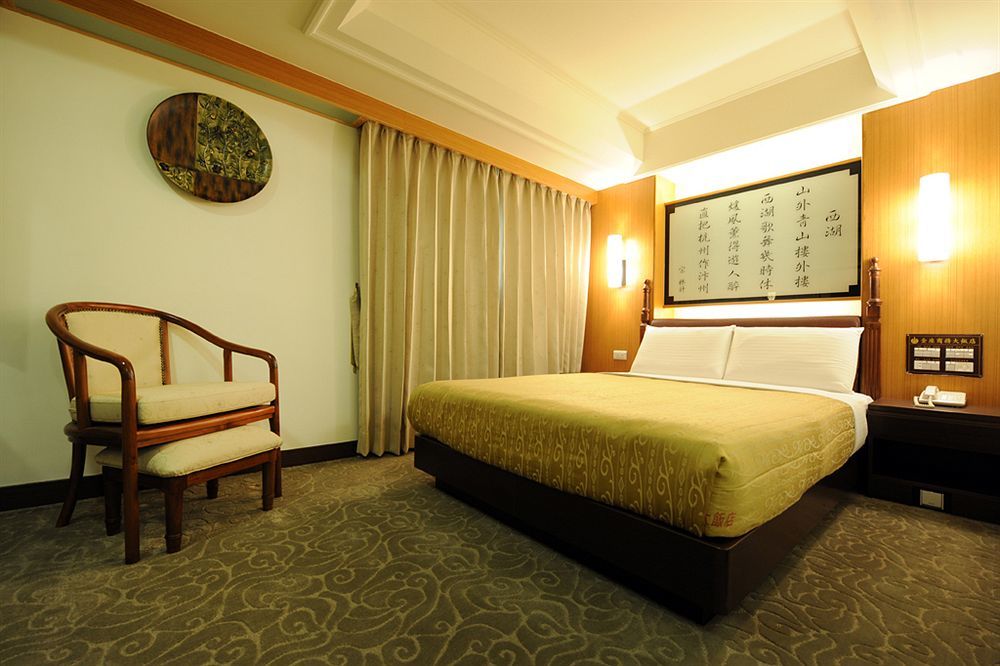 On Sight Inn Taichung Extérieur photo