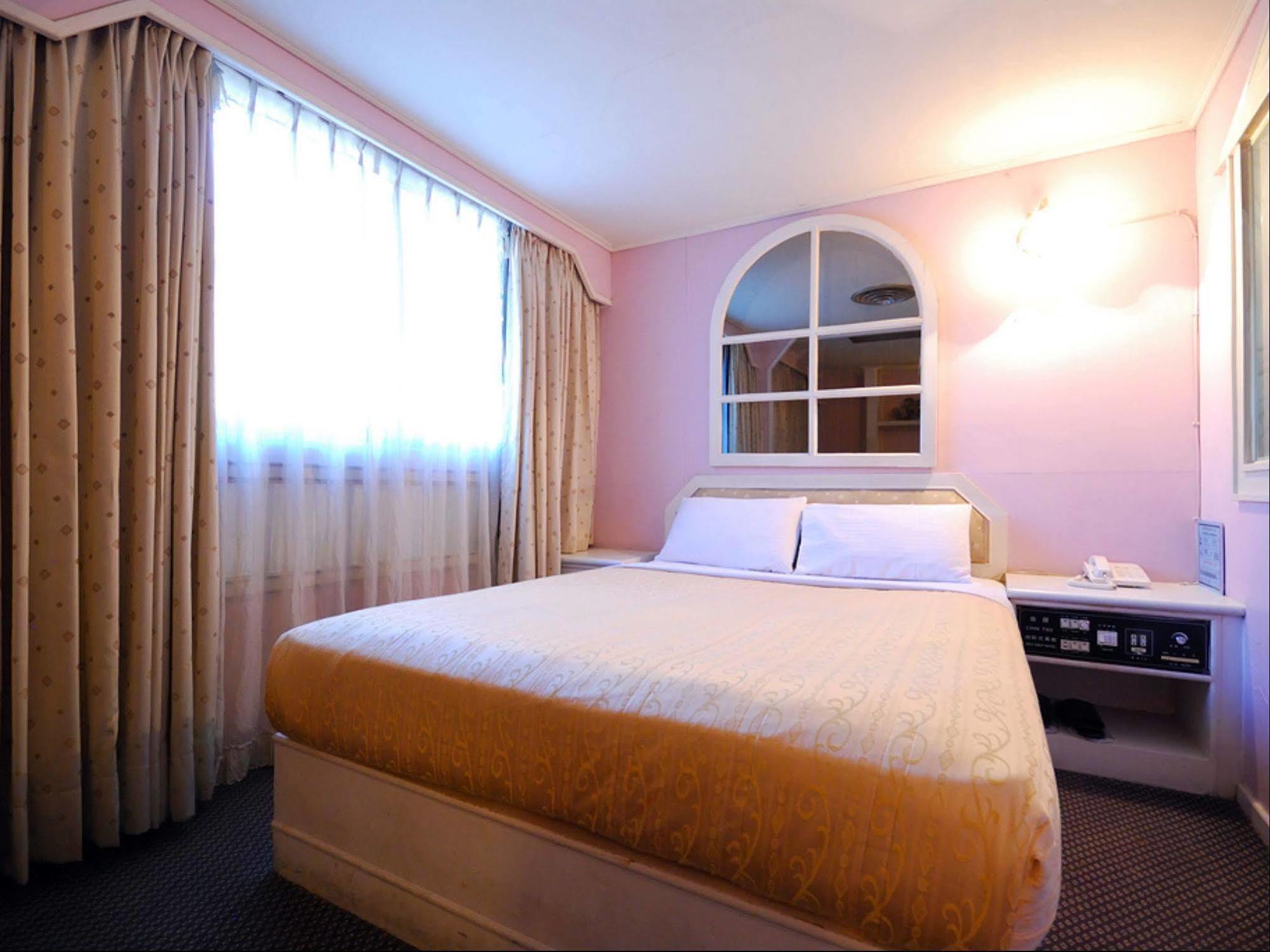 On Sight Inn Taichung Extérieur photo