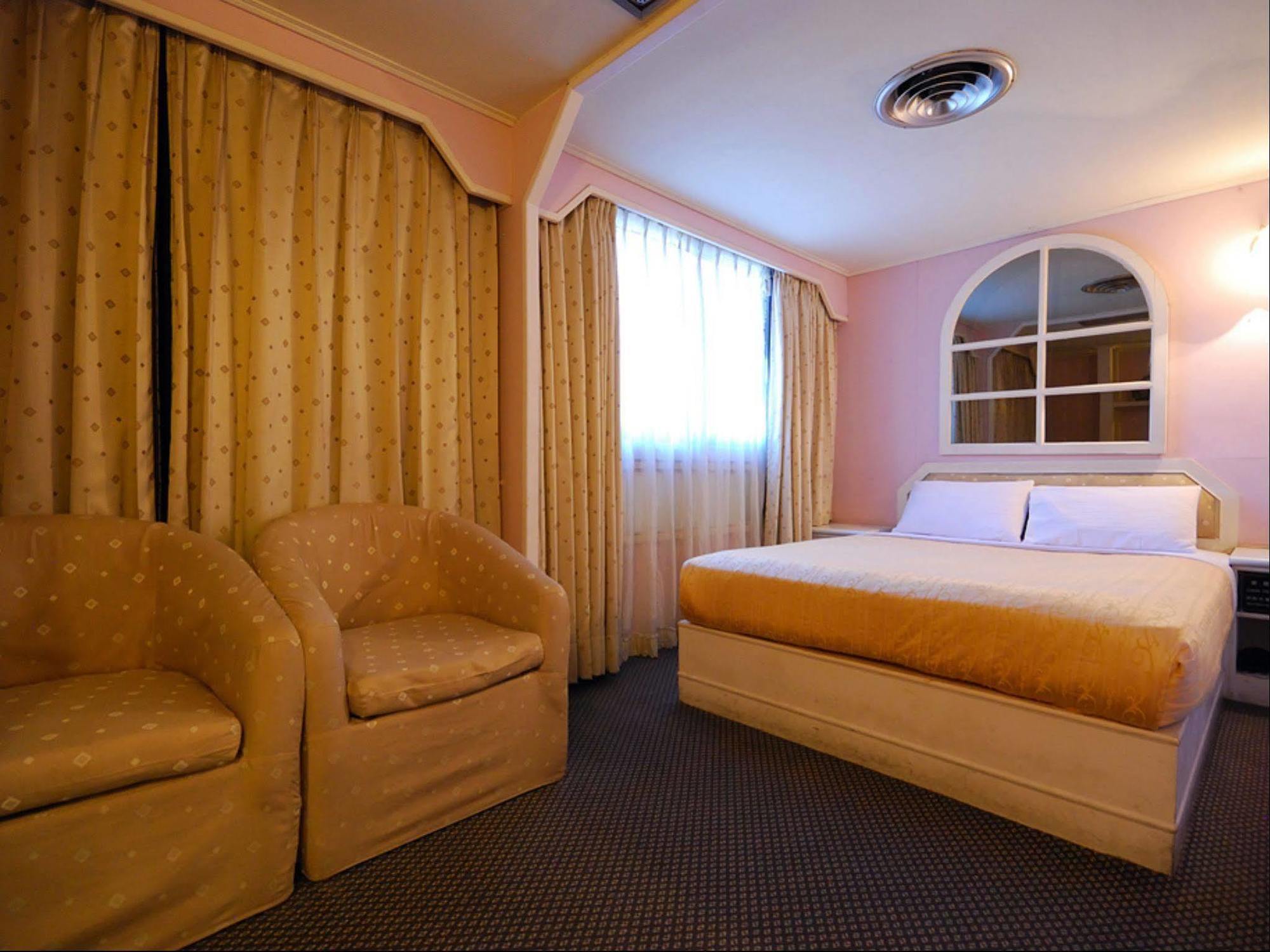 On Sight Inn Taichung Extérieur photo