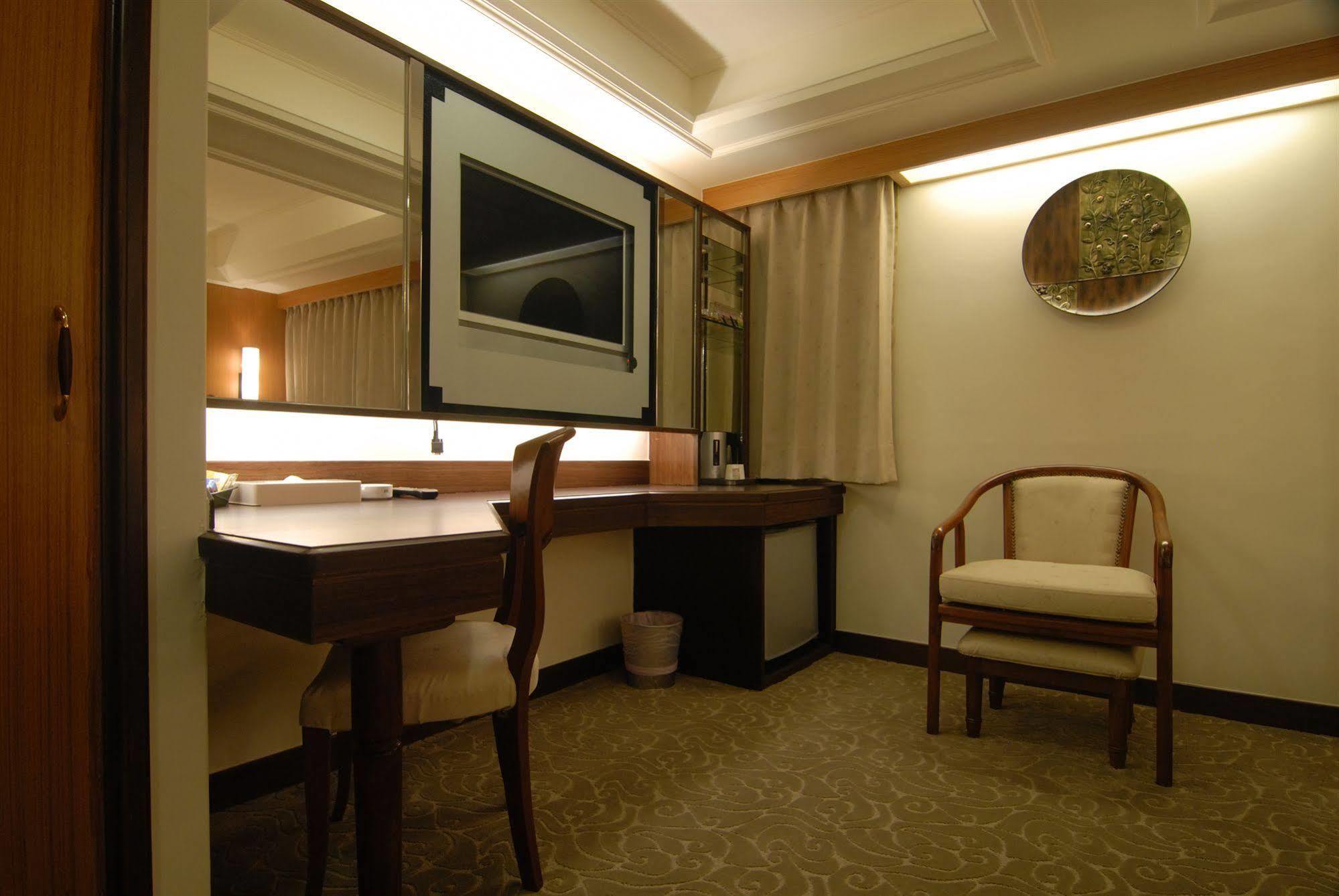 On Sight Inn Taichung Extérieur photo